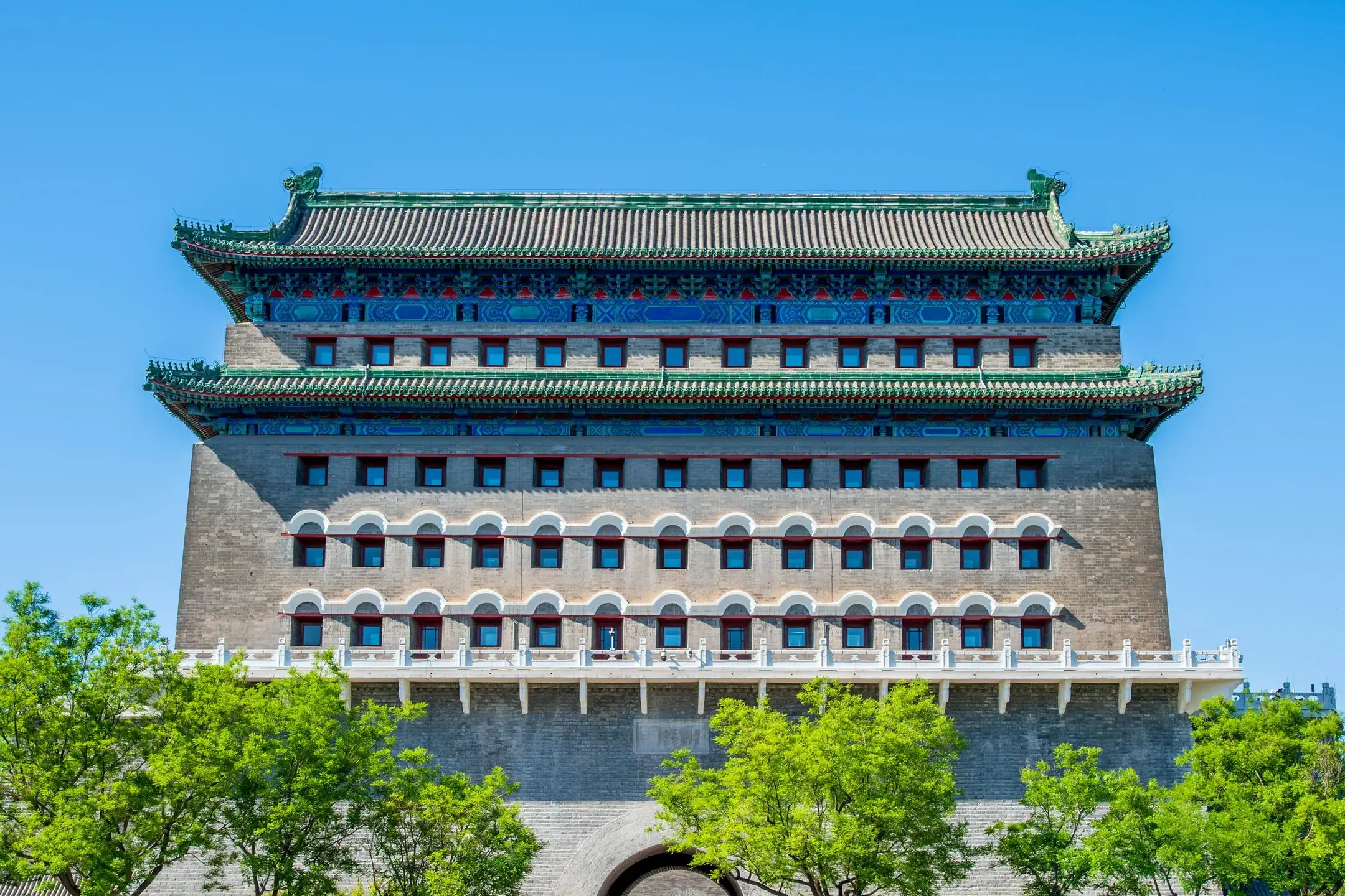 正阳门城楼，绿琉璃瓦重檐与灰砖城台