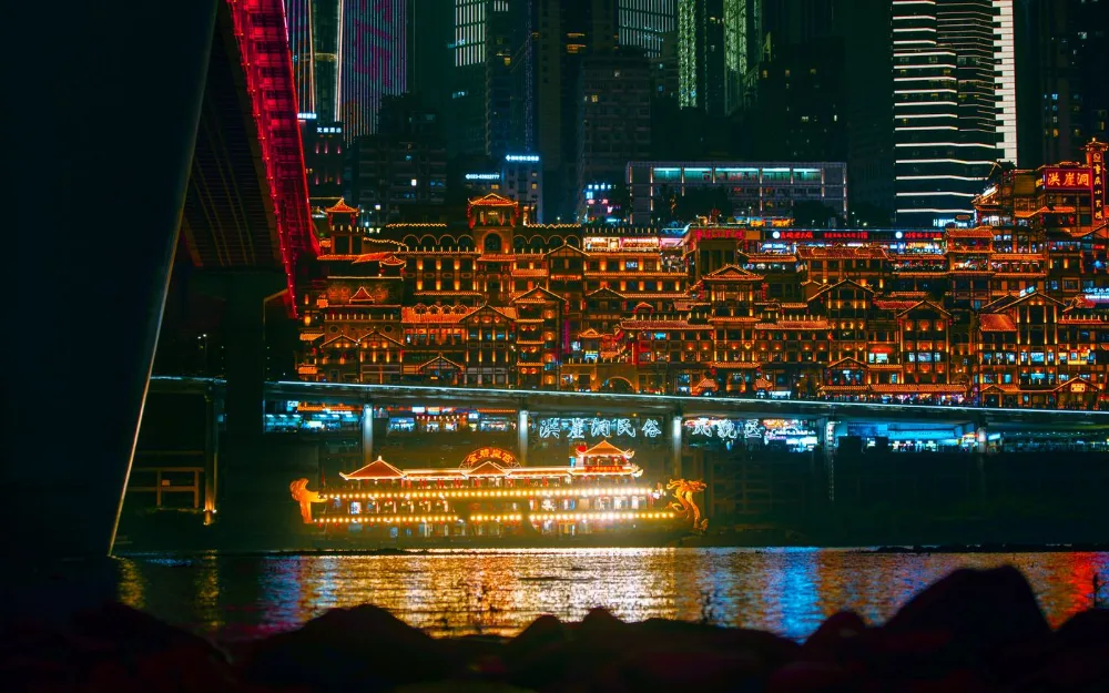 重庆夜晚的霓虹灯街景